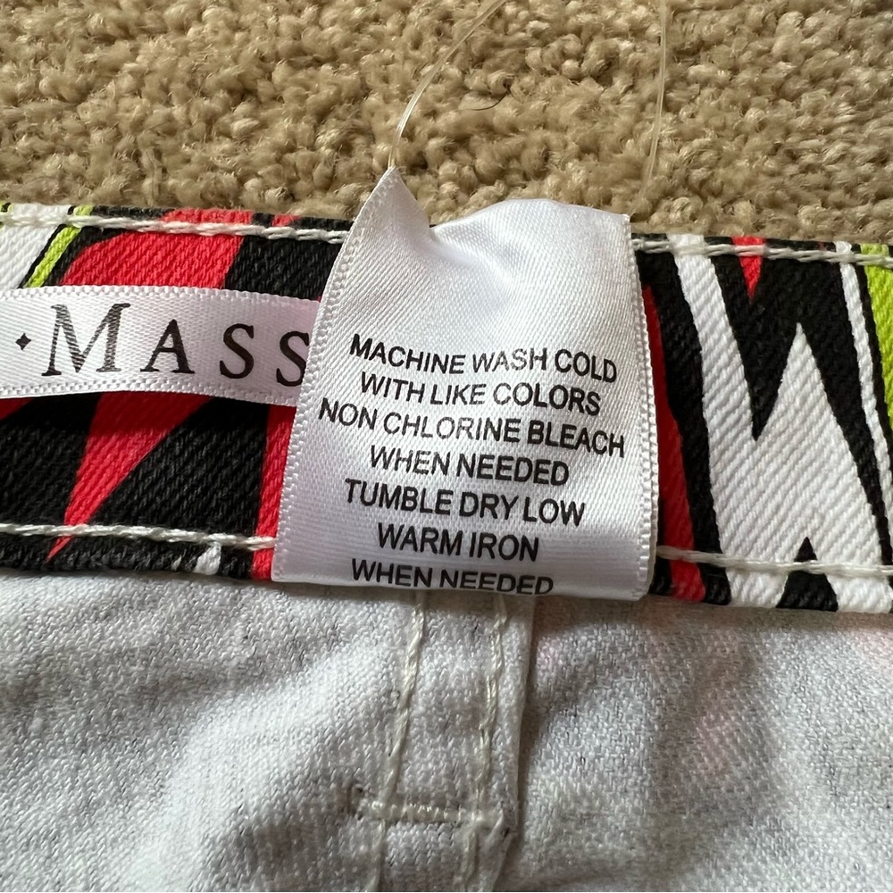 NWOT Masseys Women’s Abstract Denim Capris Cropped Pants Tribal Neon Eclectic - Picture 7 of 8